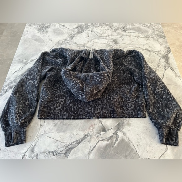 Lululemon Scuba Hoodie 🖤 - Picture 5 of 7